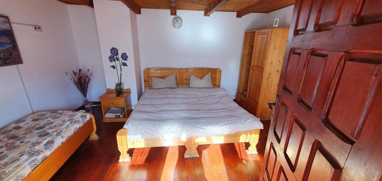 Villa Casa Colt De Rai à Brezoi Extérieur photo