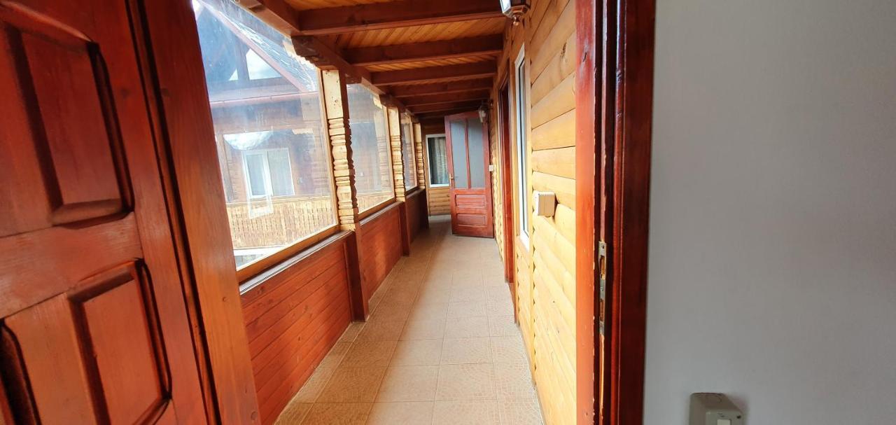 Villa Casa Colt De Rai à Brezoi Extérieur photo