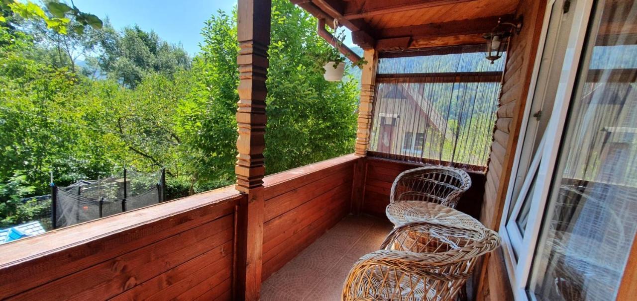 Villa Casa Colt De Rai à Brezoi Extérieur photo