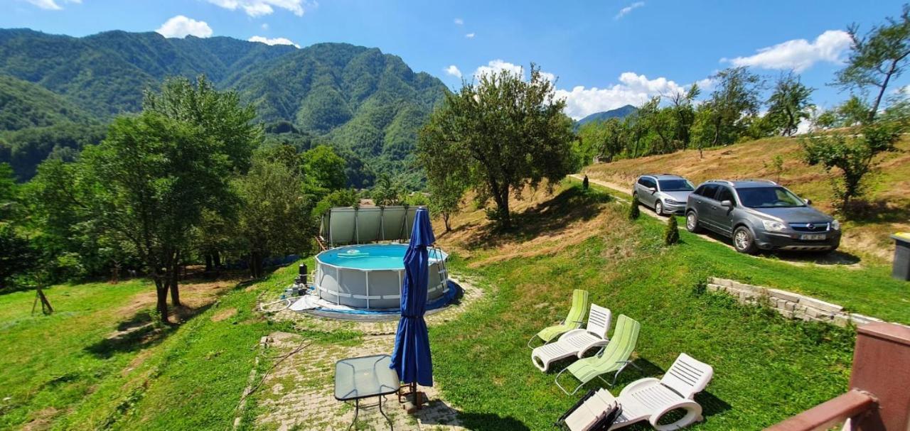 Villa Casa Colt De Rai à Brezoi Extérieur photo