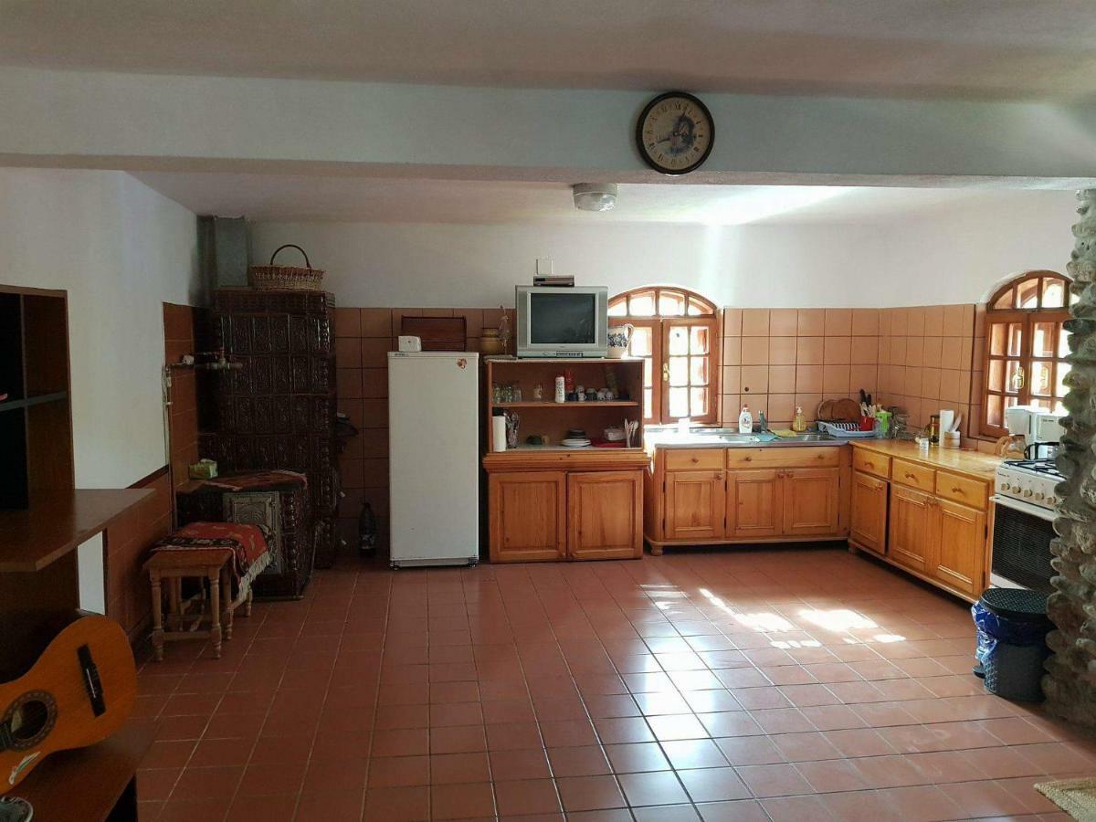 Villa Casa Colt De Rai à Brezoi Extérieur photo