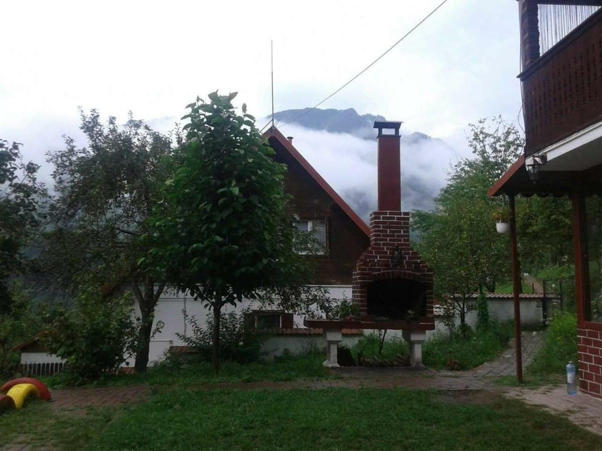 Villa Casa Colt De Rai à Brezoi Extérieur photo